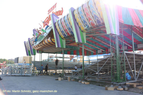 Feldl's Teufelsrad- Auffbau Oktoberfest 27.08.2019 (©Foto: Martin Schmitz)
